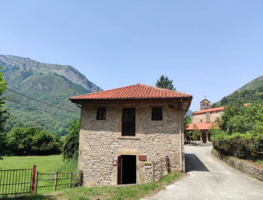 Fachada del museo apicultura en Caso Asturias